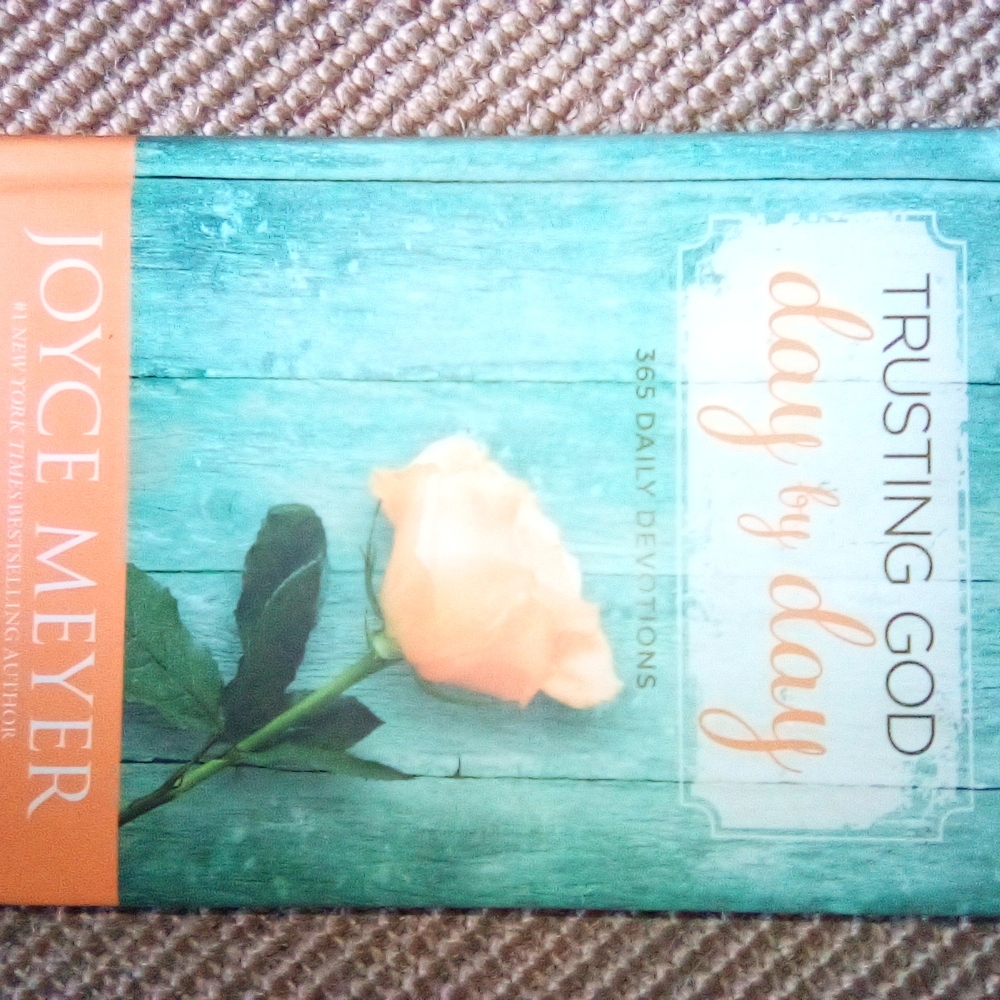 Joyce Meyer Trusting God Day by Day Devotional Book - Orange and Green